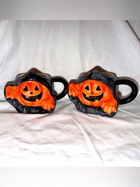 2 Hyde & EEK! jack-o'-lantern mugs - 15 oz